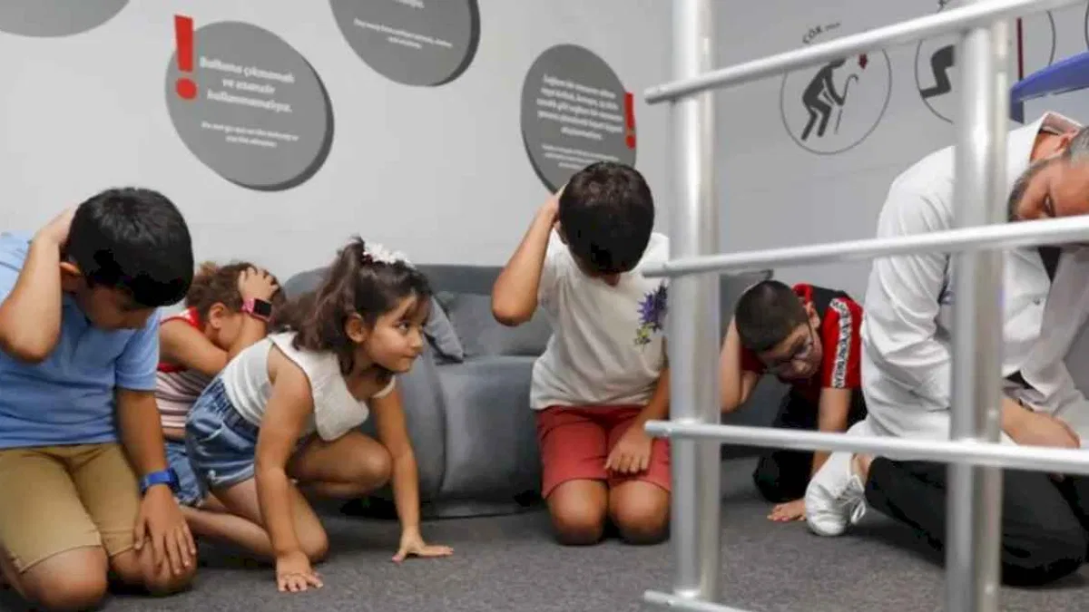 Mersin'de Mercan Bilim Merkezi’nde çocuklara afet bilinci eğitimi