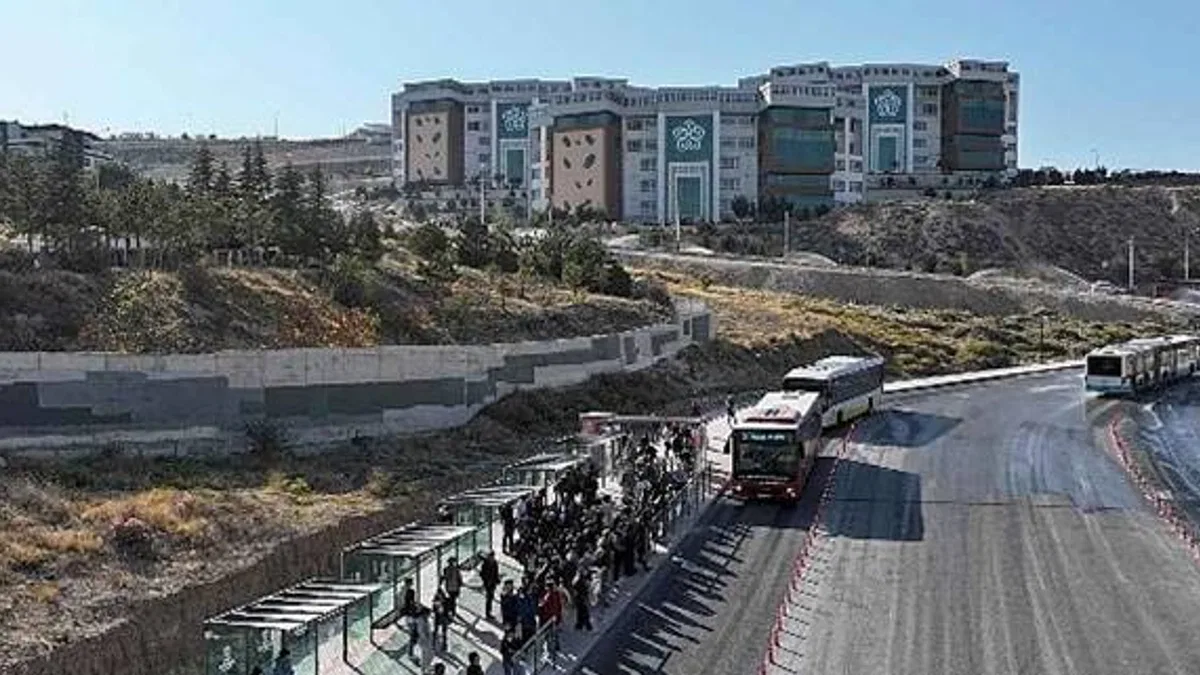 NEÜ Köyceğiz Yerleşkesi'nde Turnike Sistemine Geçilerek Bekleme Süreleri ve Yakıt Tüketimi Azaltıldı