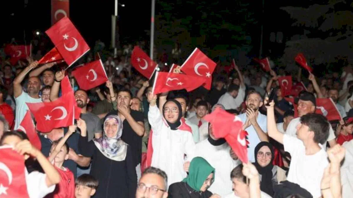 Çayırova’da Ay-Yıldızlı zafer coşkusu