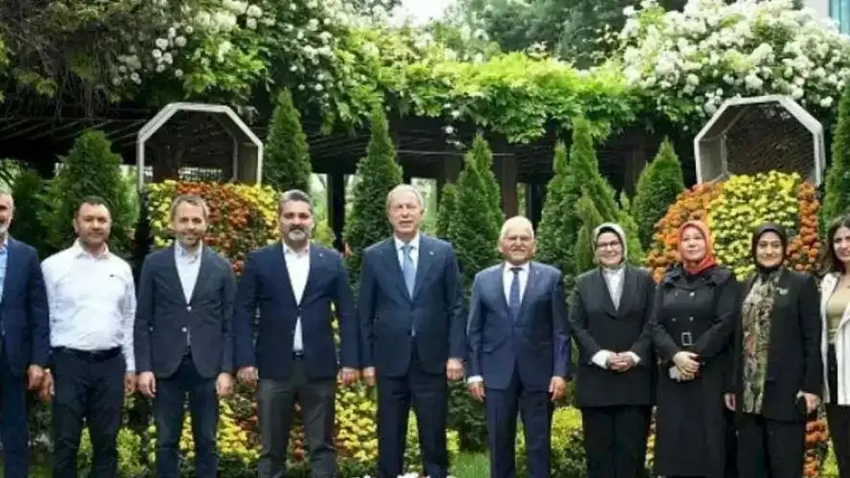 Hulusi Akar ve Ayşe Böhürler’den Büyükkılıç’a tebrik ziyareti