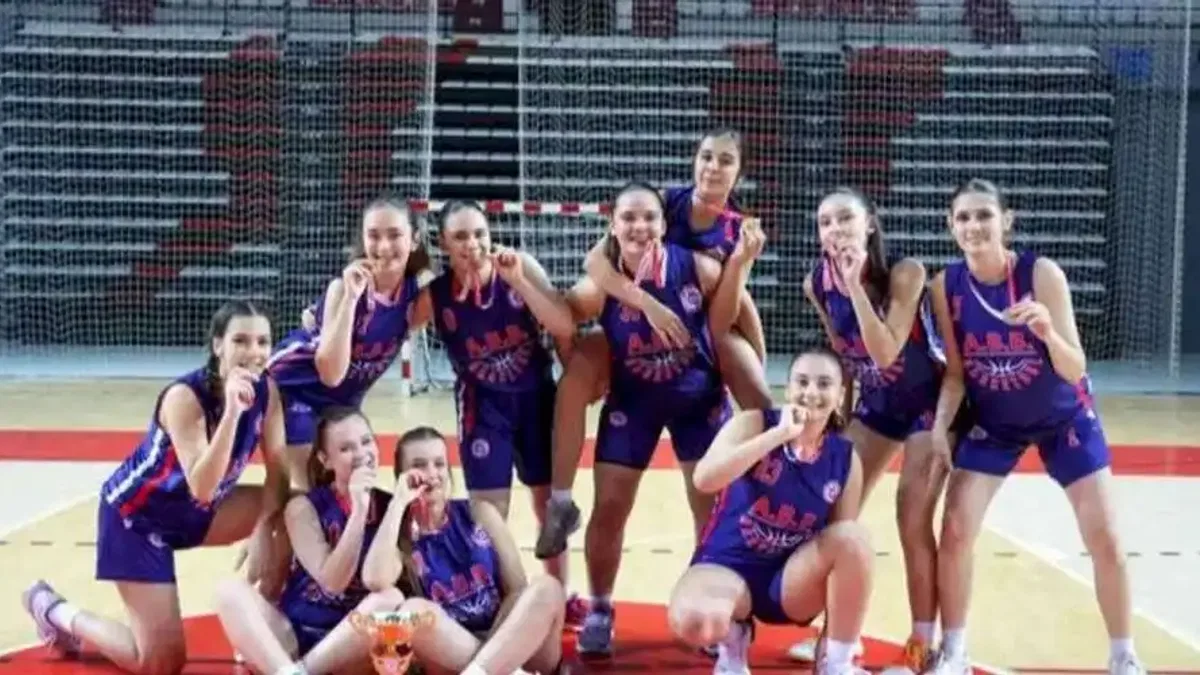 Büyükşehir’in basketbolcu kızları Antalya şampiyonu oldu