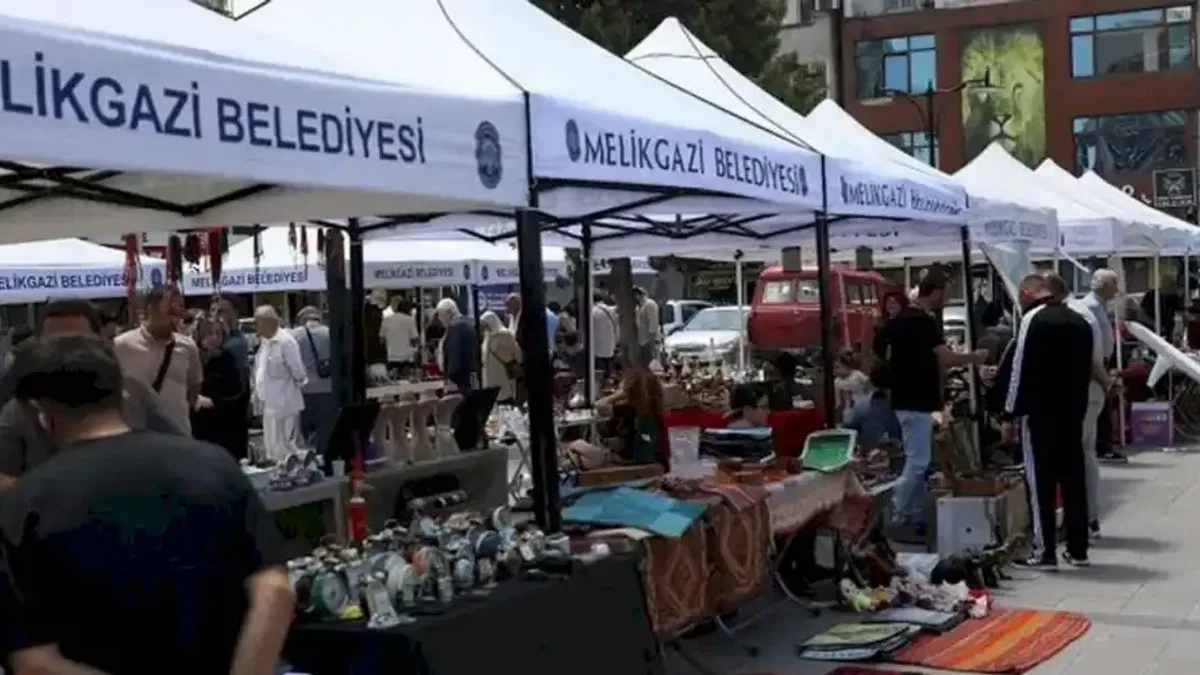Kayseri Melikgazi Antika Pazarı'na yoğun ilgi