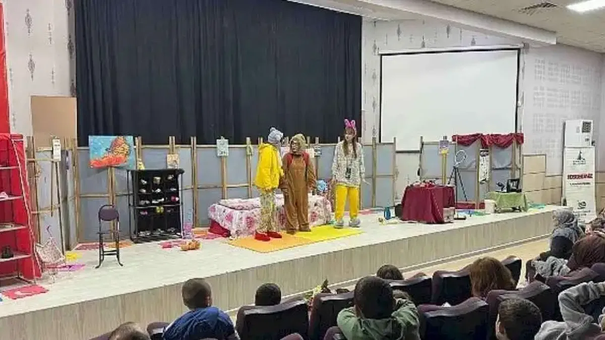 Kartepe'de Yüreklere Dokunan Tiyatro