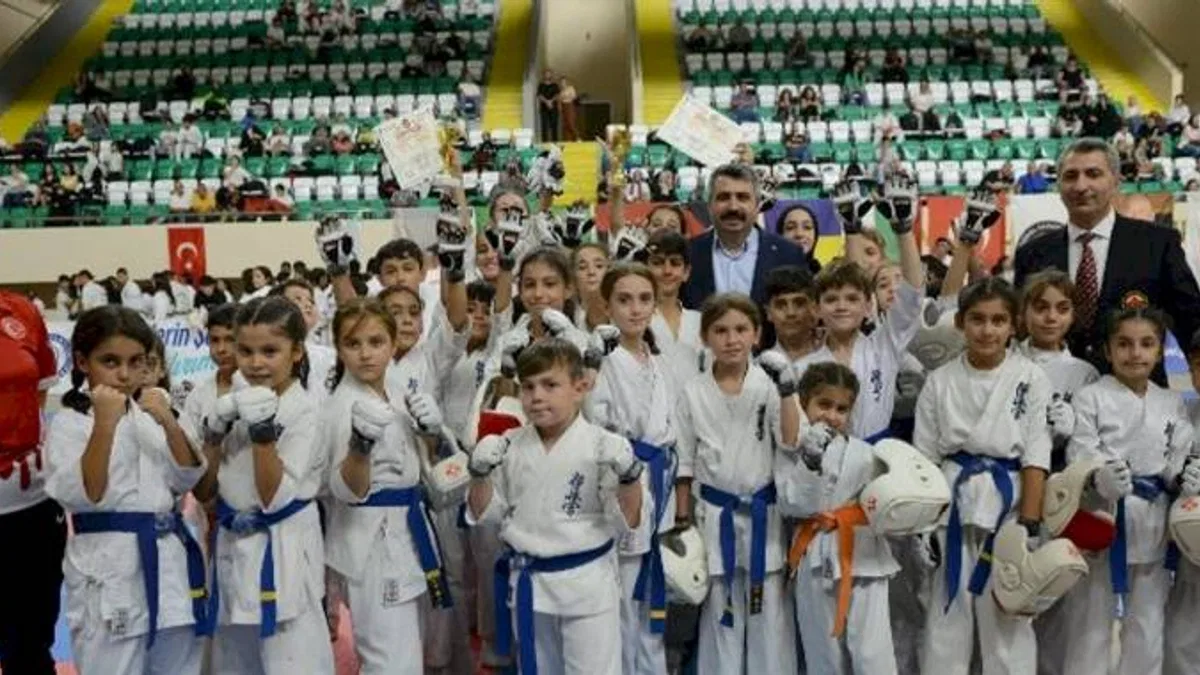 Bursa Yıldırımlı karatecilerden 50 madalya