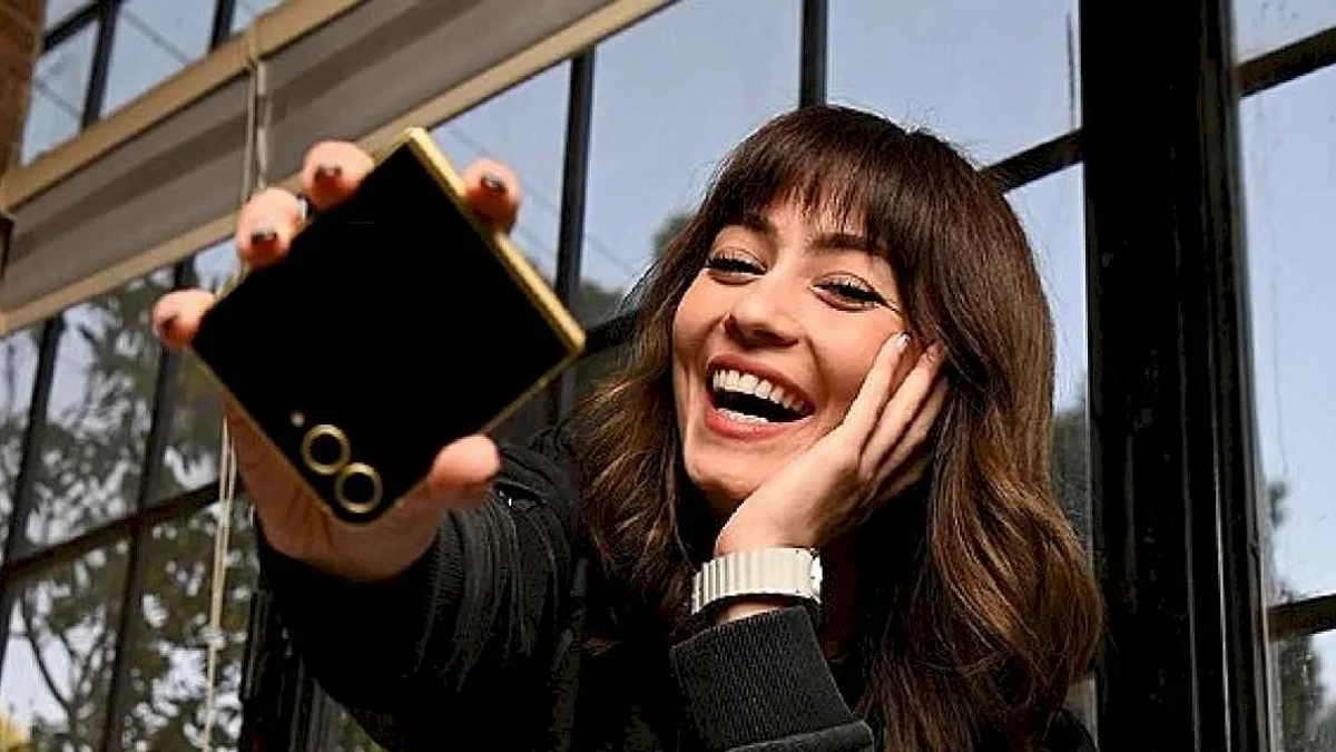 Samsung Galaxy Z Flip6'dan ilham alan "The Flipside" Koleksiyonu modayla inovasyonu buluşturdu