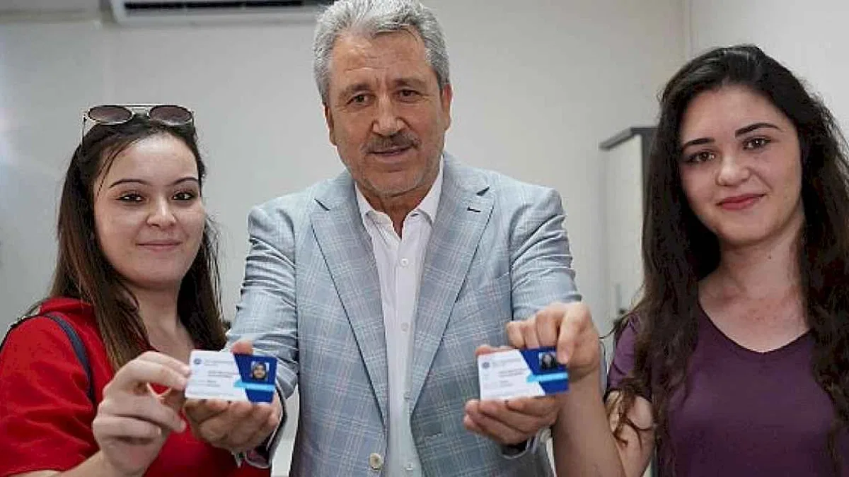 Ege Üniversitesinin 'Mezun Kart' uygulaması yoğun talep görmeye devam ediyor