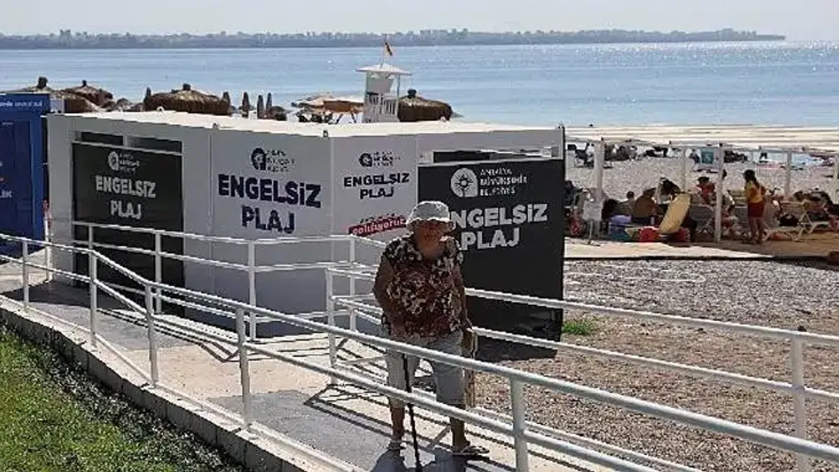 Konyaaltı Engelsiz Plajı bu yılda engellilerin gözdesi