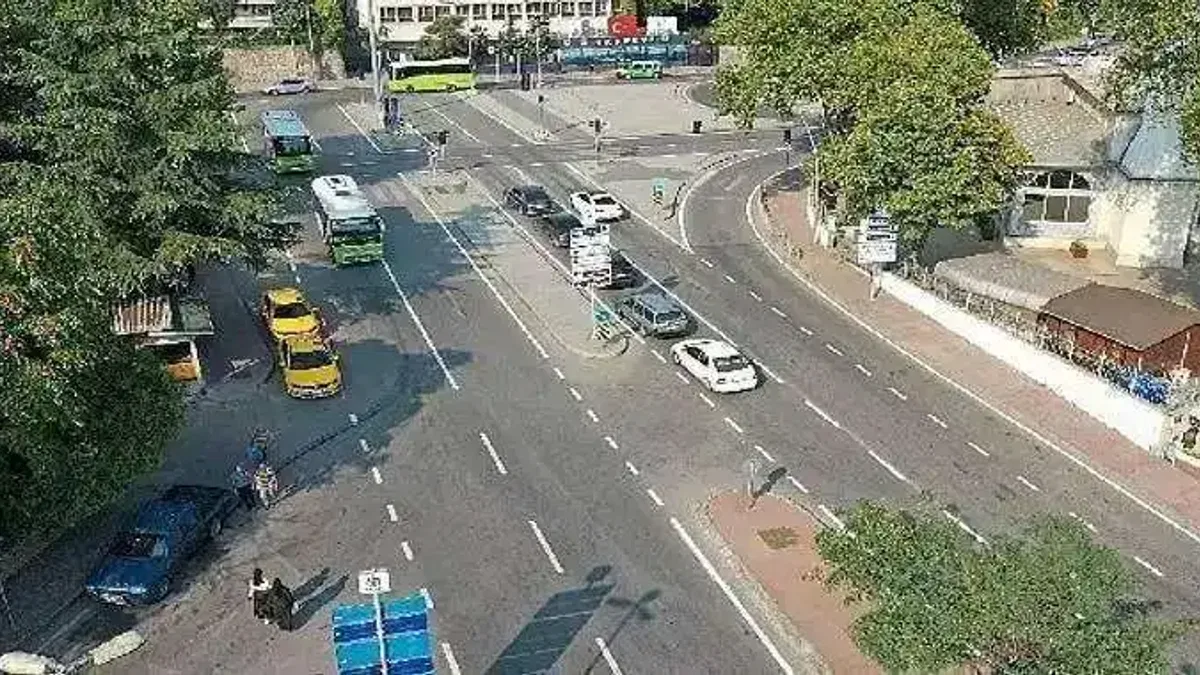 Kocaeli Büyükşehir'den yol çizgileriyle düzenli ve güvenli ulaşım