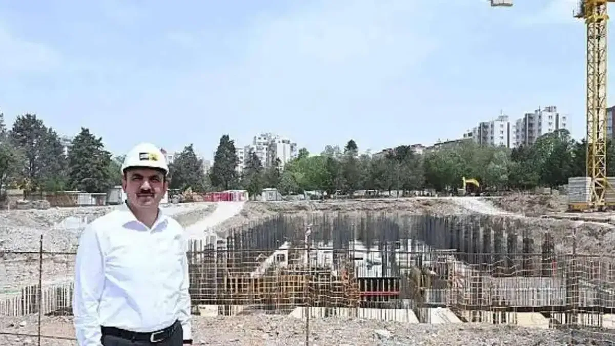 Başkan Altay: "Mevcut Ağaçlara Göre Şekillendirerek Türkiye'nin En İkonik Kütüphanesini Gençler İçin Yapıyoruz"