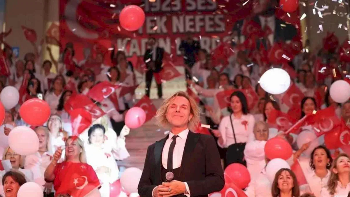 Soner Arıca ve 1923 Kadın Korosundan Cumhuriyetin 101’nci yılı anısına muhteşem konser