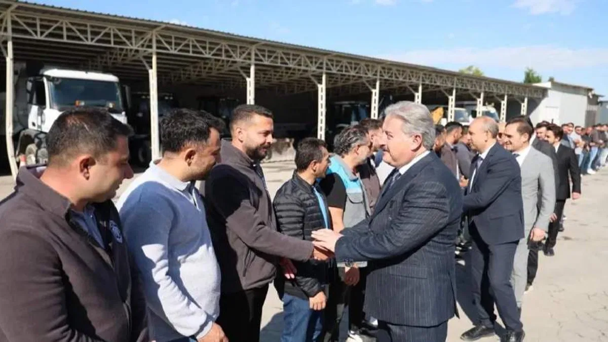 Mustafa Palancıoğlu personelle bayramlaştı