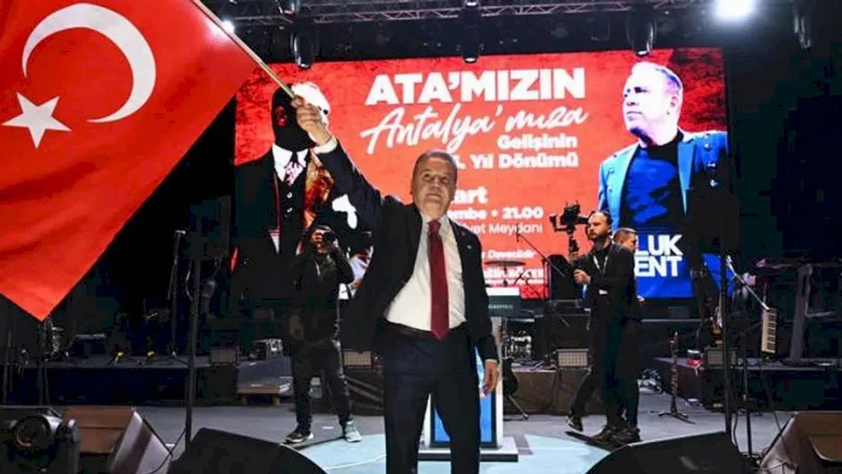 Atatürk’ün Antalya ziyaretinin yıldönümünde Haluk Levent coşkusu