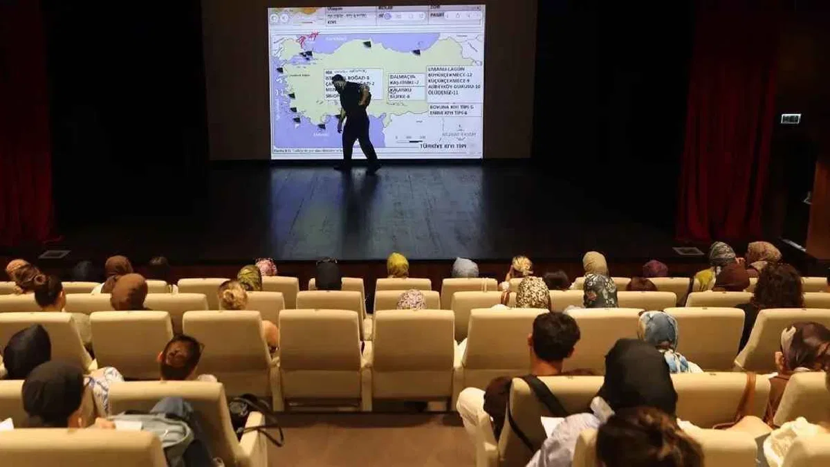 Sakarya'da KPSS adayları Büyükşehir'le bilgileri tazeledi