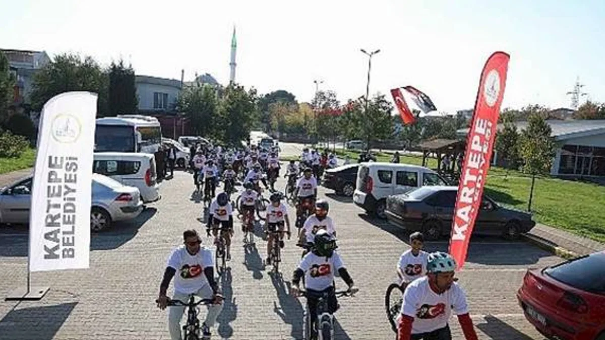 29 Ekim Cumhuriyet Bayramı'nın 101.yılı Kartepe'de düzenlenen etkinliklerle coşku dolu kutlandı.