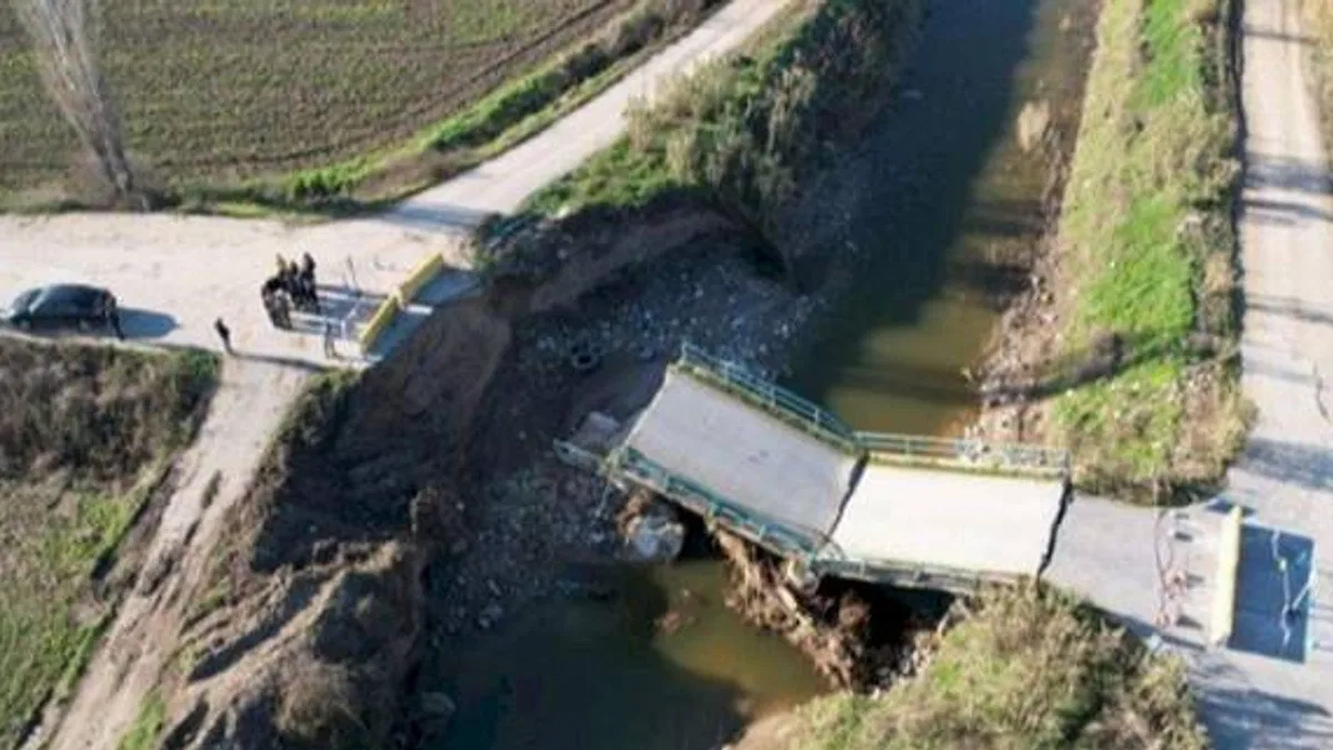 Aşırı yağışta çöken köprü yeniden hizmete alınacak