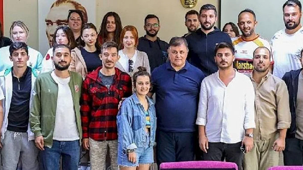 Başkan Tugay, Gençlerle Buluştu; "Sizlere Güveniyoruz"
