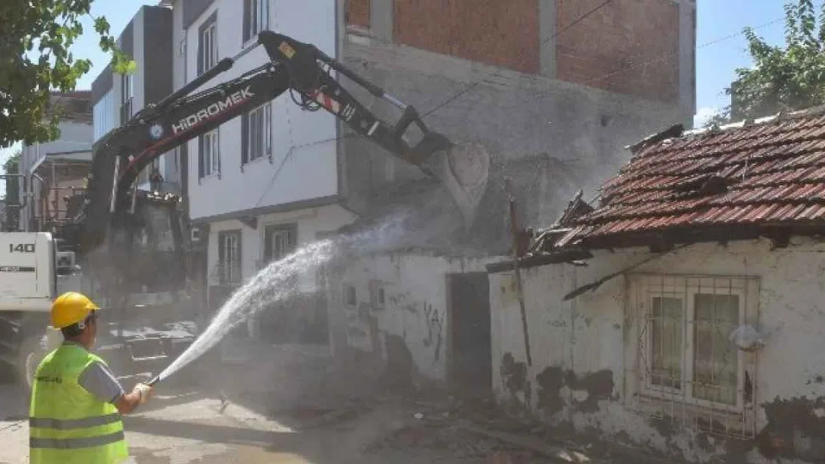 Yıldırım'da metruk  binalara karşı çalışmalar devam ediyor