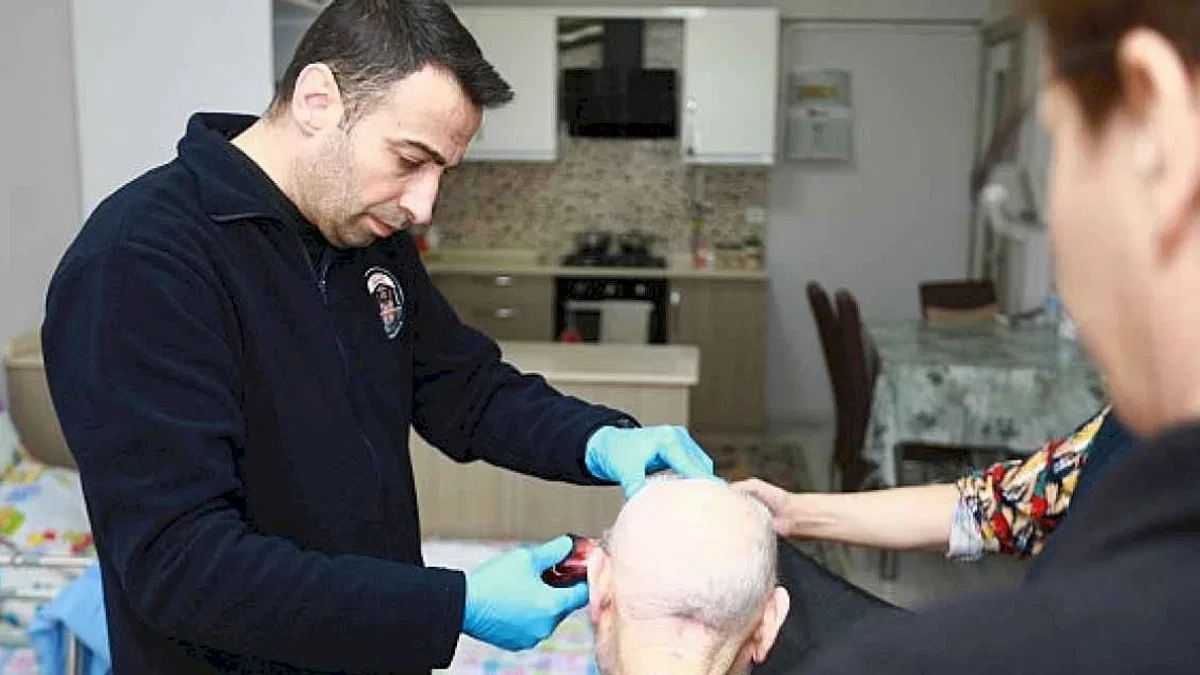 Evde Kişisel Bakım Hizmeti vatandaşların yüzünü güldürmeye devam ediyor