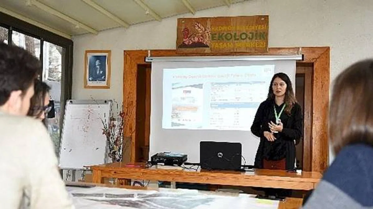 Kadıköy'de Belediye ve Mahalle Sakinleri İklim Krizine Karşı Birlikte Mücadele Ediyor