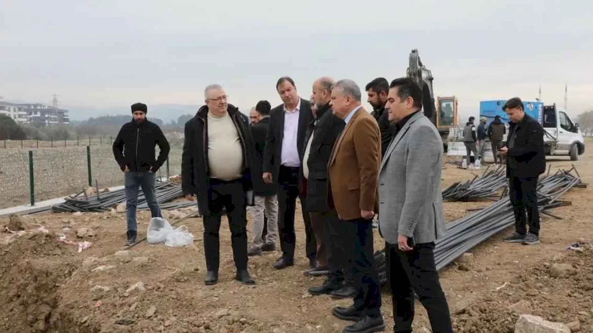 Edremit Çayı üzerine yeni köprü hızla ilerliyor