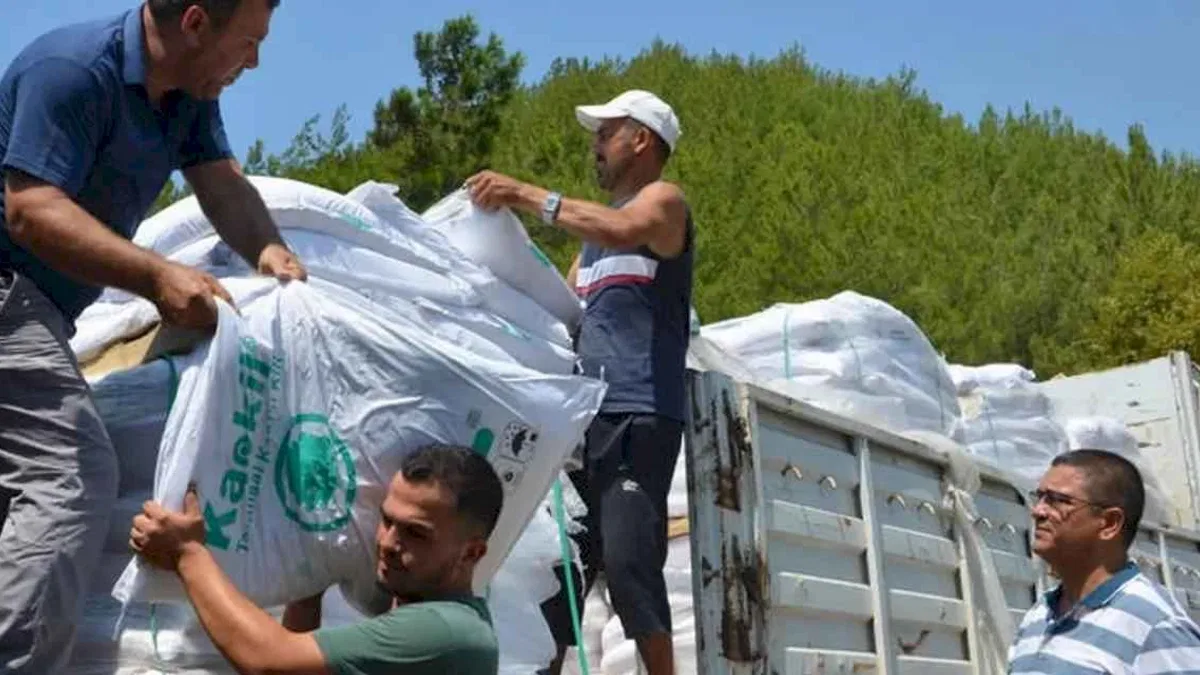 Antalya Büyükşehir’den Alanyalı çiftçilere 10 ton kaolin kili desteği​​​​​​​