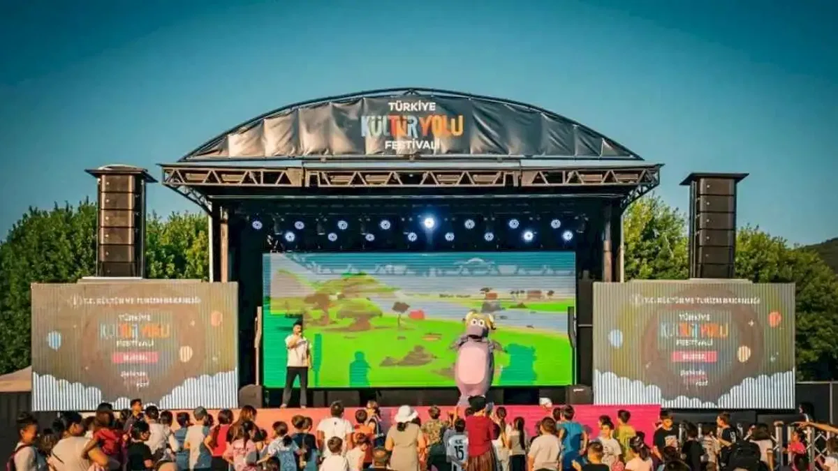 Bursa Kültür Yolu Festivali’nde çocuk hem eğlendi, hem de sanatı öğrendi
