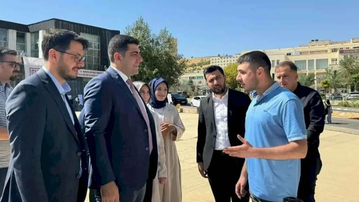 AK Parti Mardin İl Başkanı Uncu'dan ÜNİAK standına ziyaret