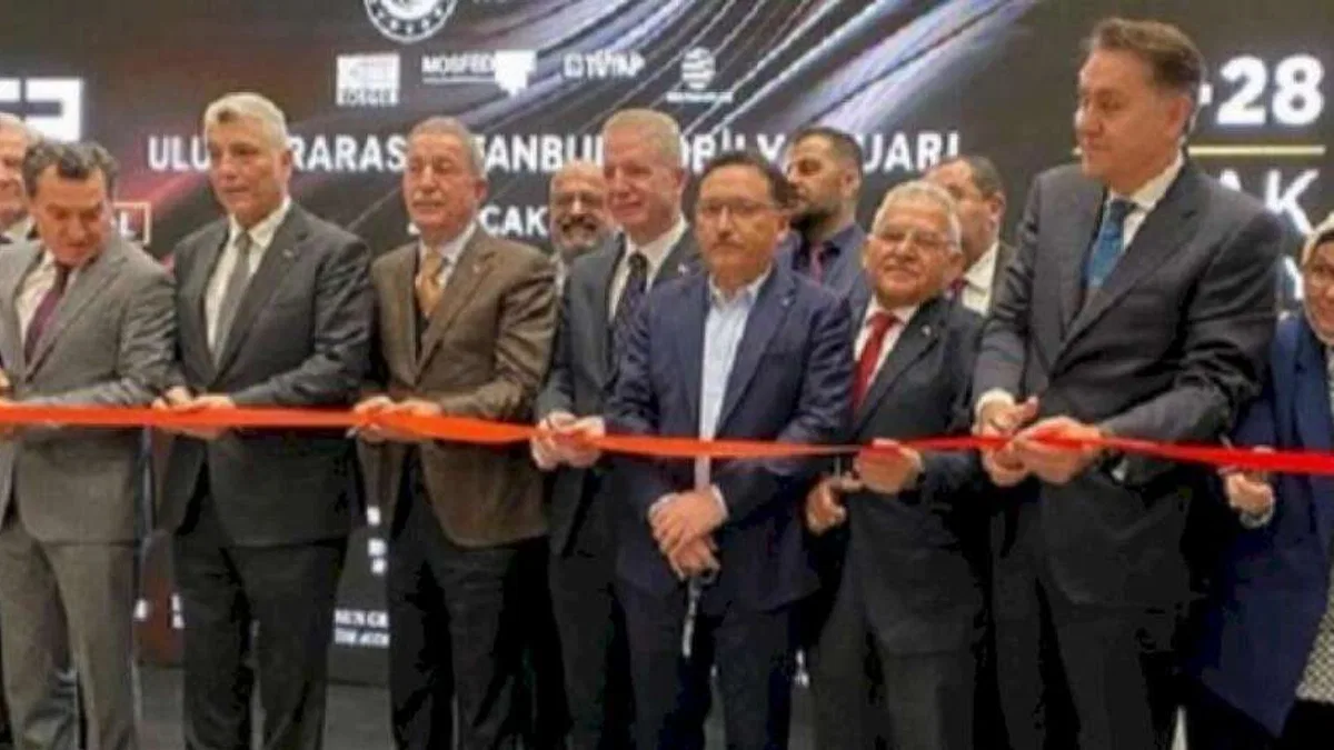 Başkan Büyükkılıç, Uluslararası İstanbul Mobilya Fuarı’nda Kayserili firmaların yanında