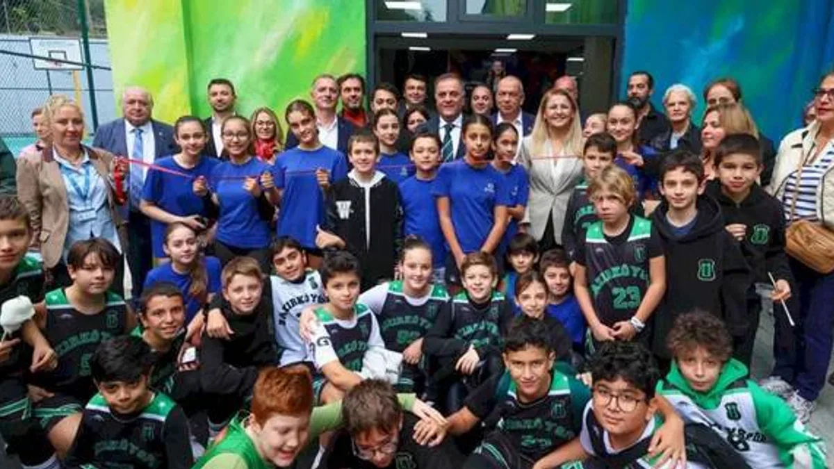 İstanbul Bakırköy Belediyesi Spor Kompleksi yenilenen yüzüyle hizmete açıldı