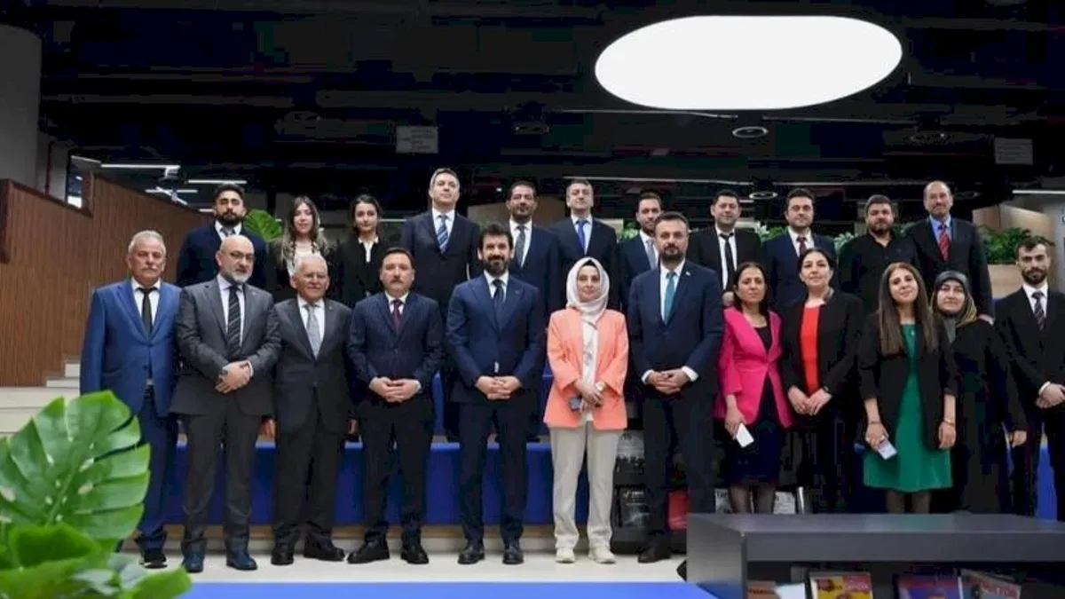 Memduh Büyükkılıç gençlerle buluştu