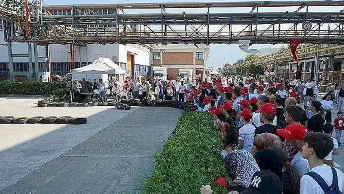 15 Bin Tofaş Çalışanı ve Ailesi Cumhuriyet'in 100'üncü Yılını Kutladı
