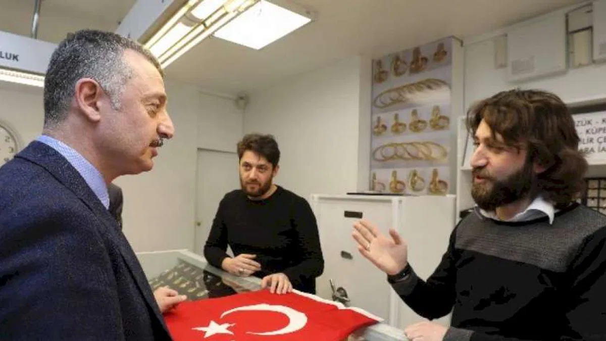 Kocaeli 20 bin Türk Bayrağı dağıtacak