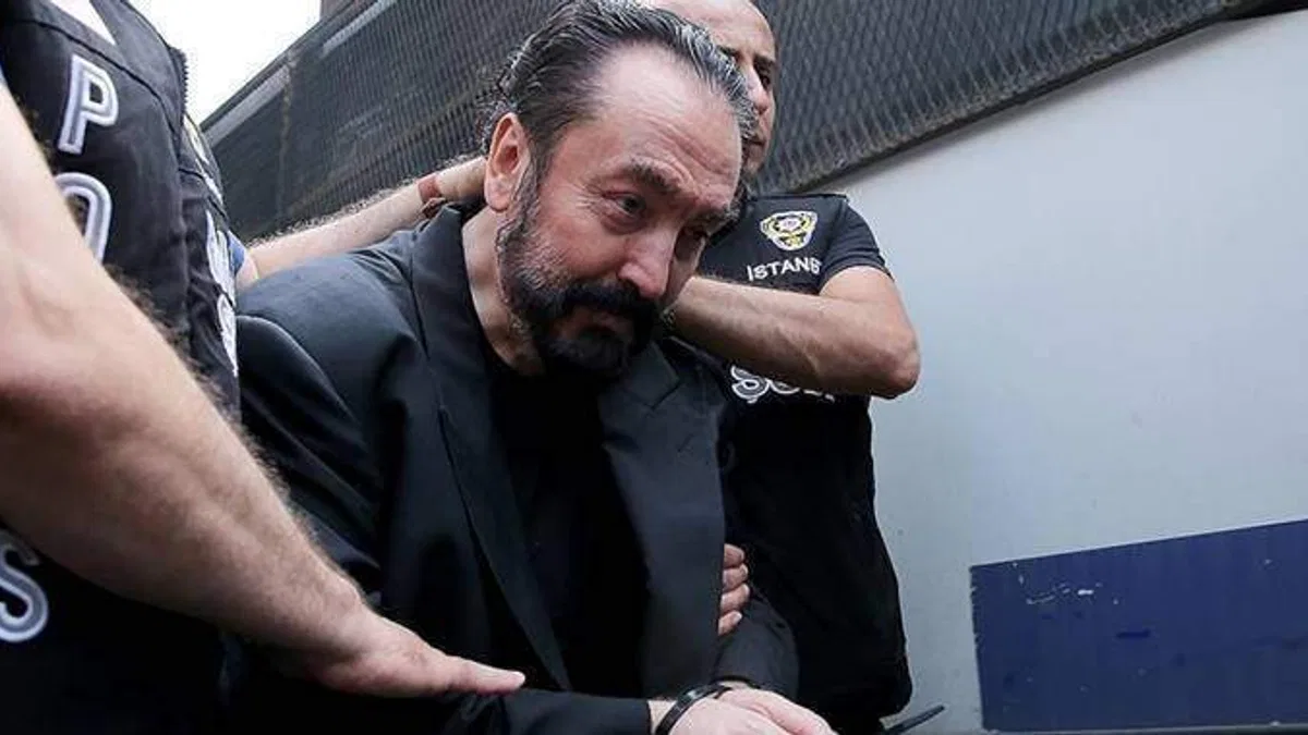 Adnan Oktar silahlı suç örgütüne yönelik yeniden görülen davada, Oktar'a 8 bin 658 yıl hapis cezası