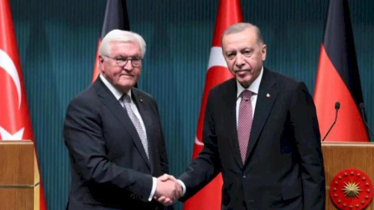 Almanyalı mevkidaşına tarihi mektubun birebir basımını hediye etti