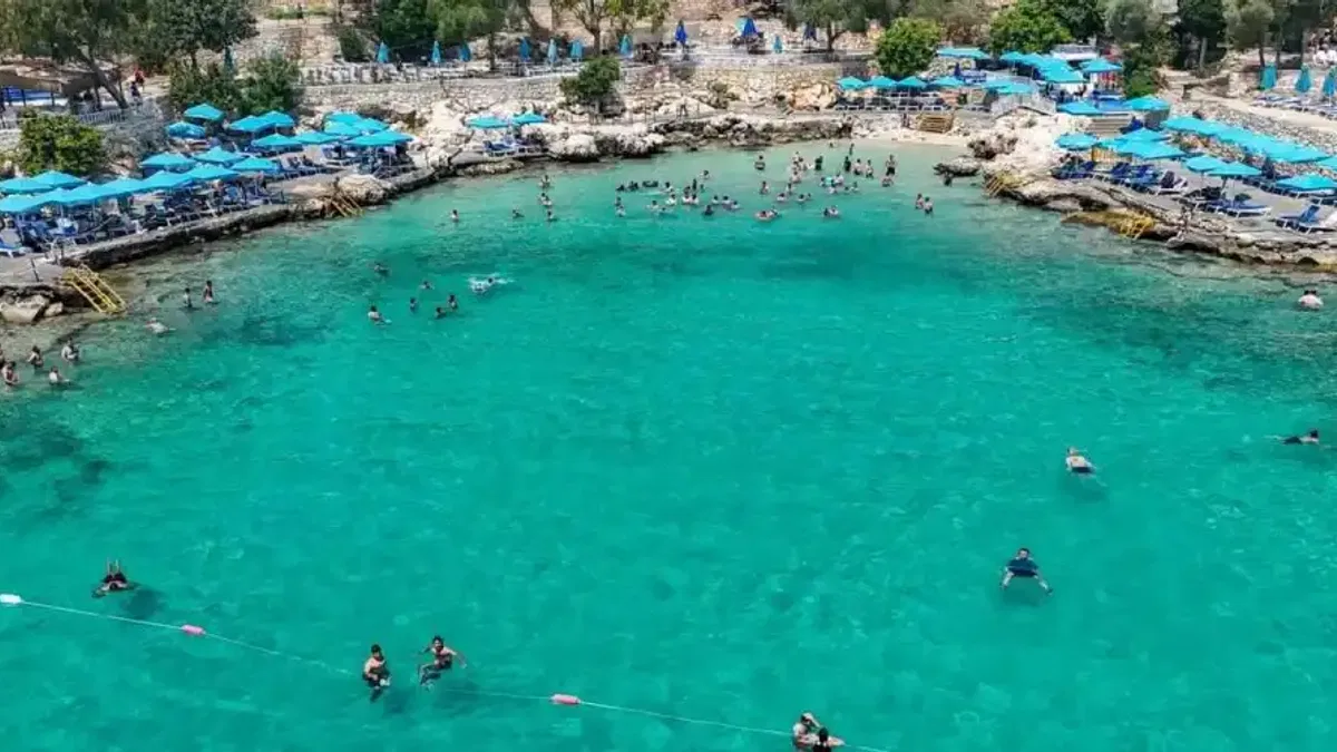 Mersin plajları tatilcilerin gözdesi oldu