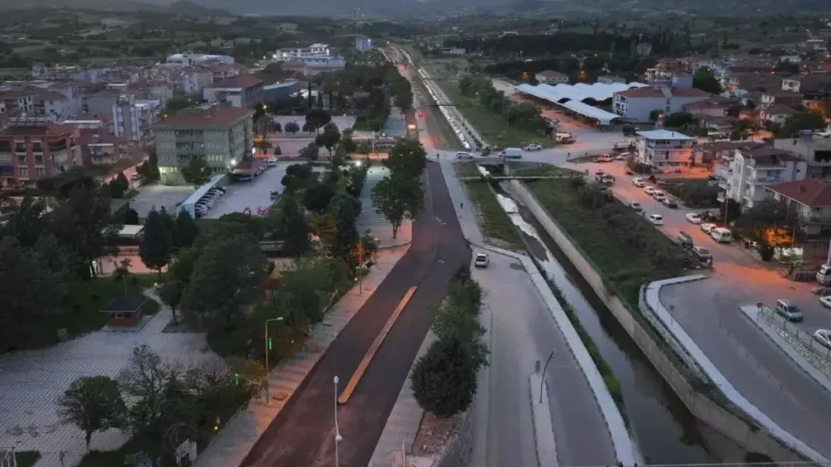Manisa Köprübaşı sıcak asfaltla ilk kez tanıştı