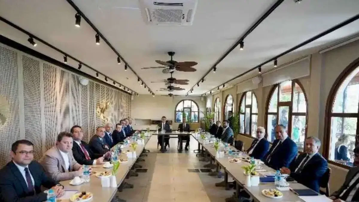 İmamoğlu Adalar Belediye Başkanı Akpolat'ı tebrik etti