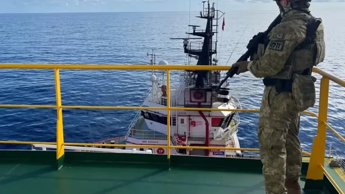 Somali açıklarında Türk Deniz Gücü’nden sondaj gemilerine güvenlik desteği