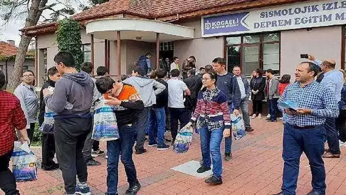 Kocaeli Büyükşehir'den deprem farkındalığı eğitimleri