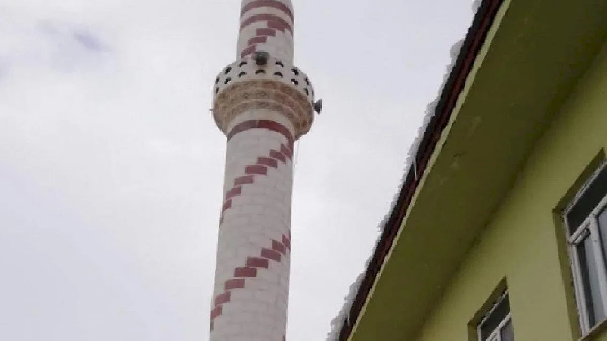 Kayseri Büyükşehir ağır hasarlı camiyi sorunsuz yıktı