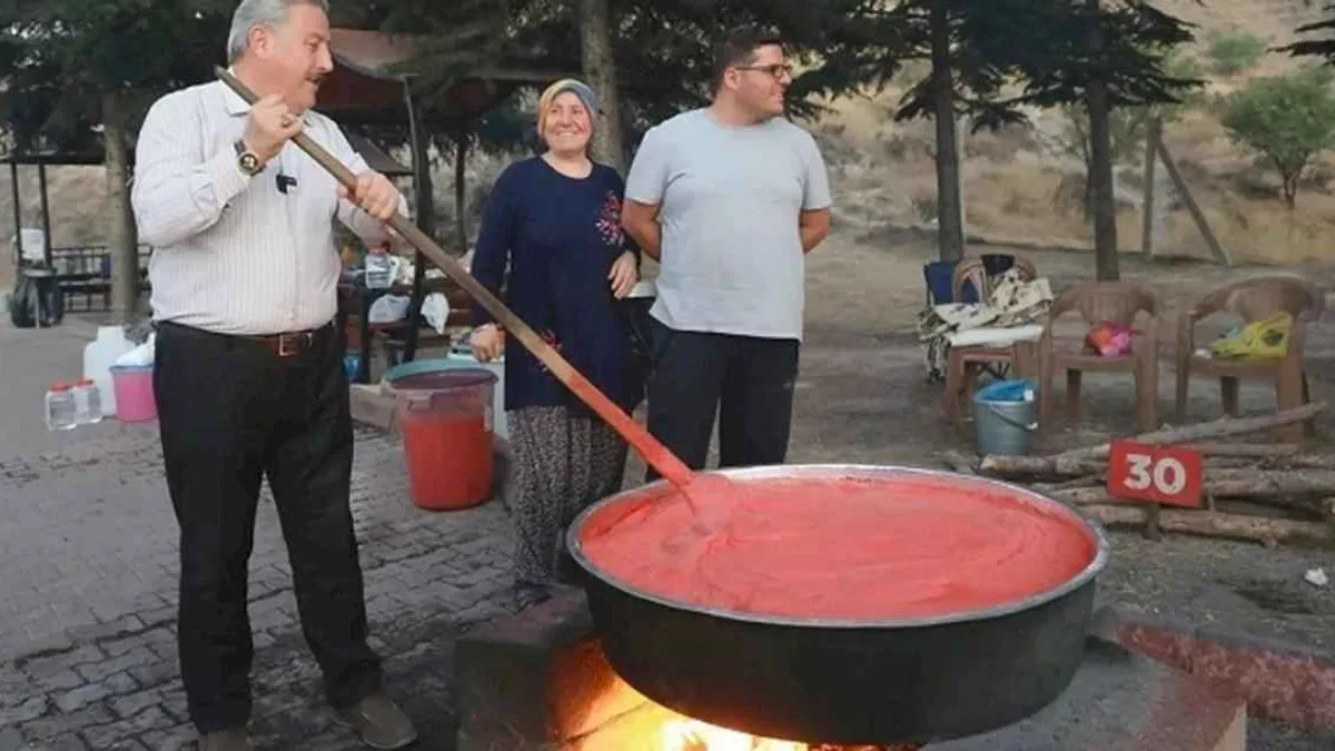 Mustafa Palancıoğlu salça kaynatma günlerine katıldı