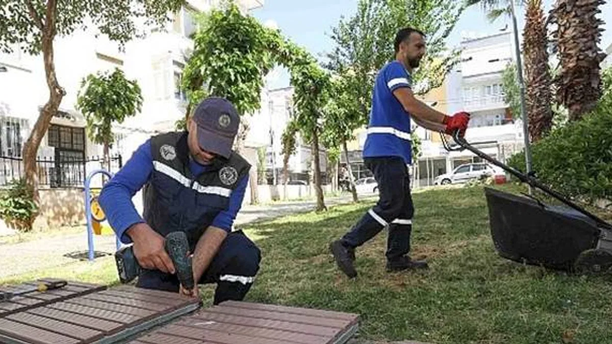 Buca'nın parklarında yaza hazırlık
