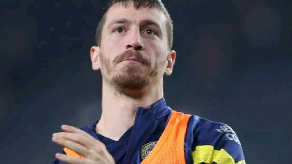 Fenerbahçe - Galatasaray derbisinde Mert Hakan Yandaş kulübede sarardı!
