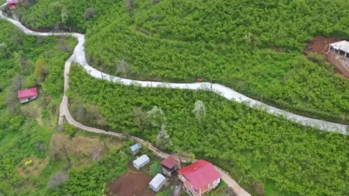 Ordu Kumru’da beton yol çalışması