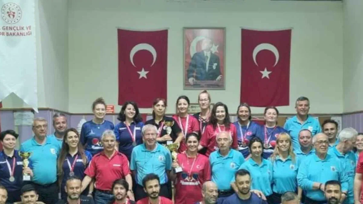Masa Tenisi'nde şampiyon Çiğli Belediyesi oldu