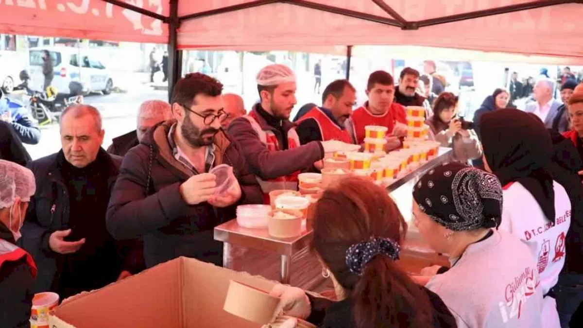 İzmit Darıca'da sıcak yemek hizmetine devam