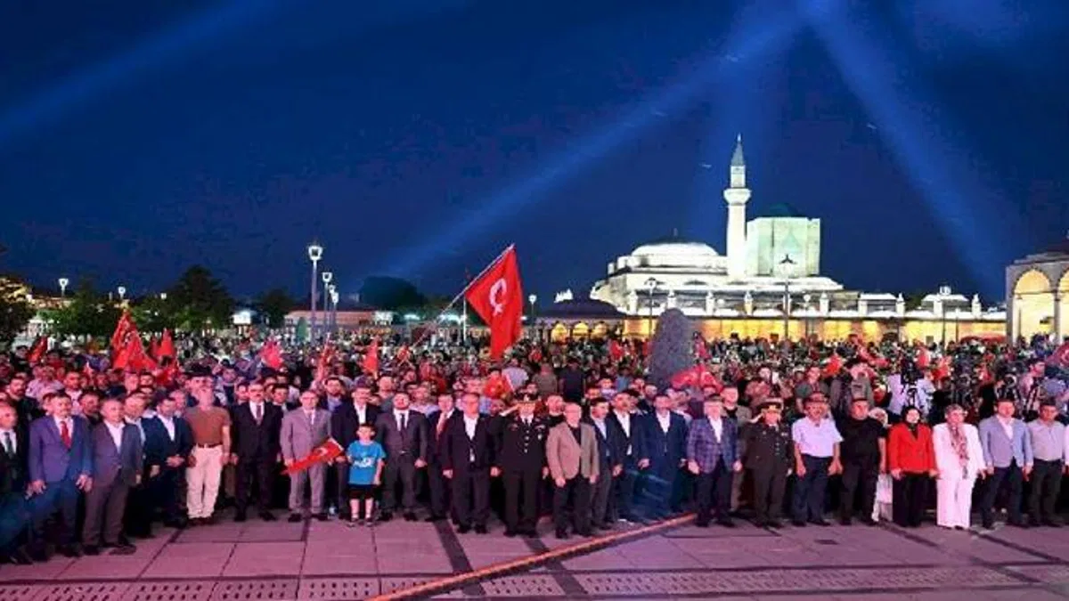 Konyalılar Mevlana Meydanı'nda toplandı