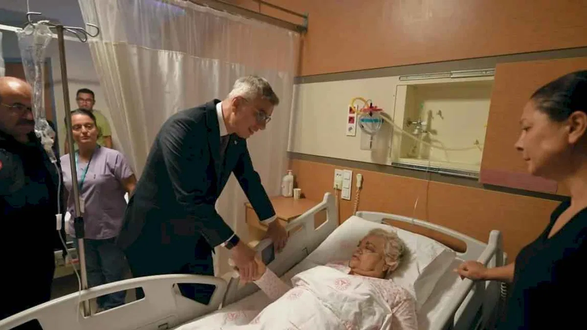 Bakan Memişoğlu, Balıkesir’deki depremzedeleri ziyaret etti
