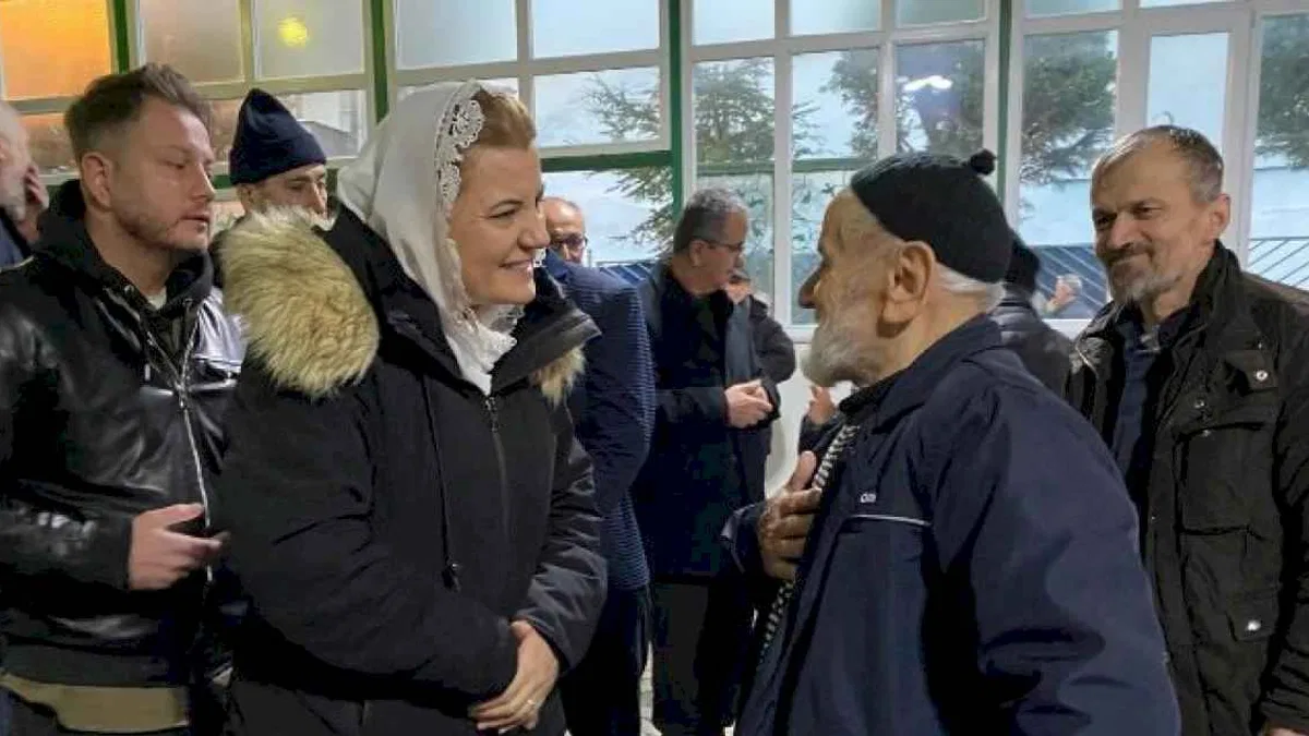 Başkan Hürriyet İzmitlilerle buluşmaya devam ediyor