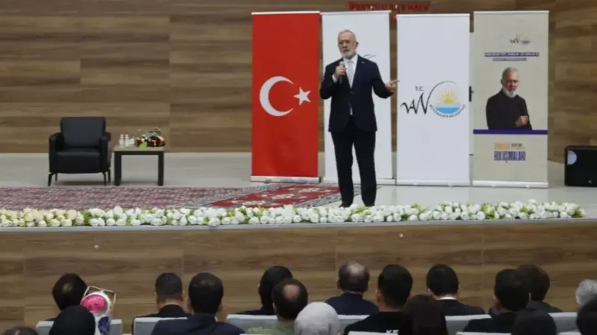 Yazar Yenişehirlioğlu gençlerle buluştu